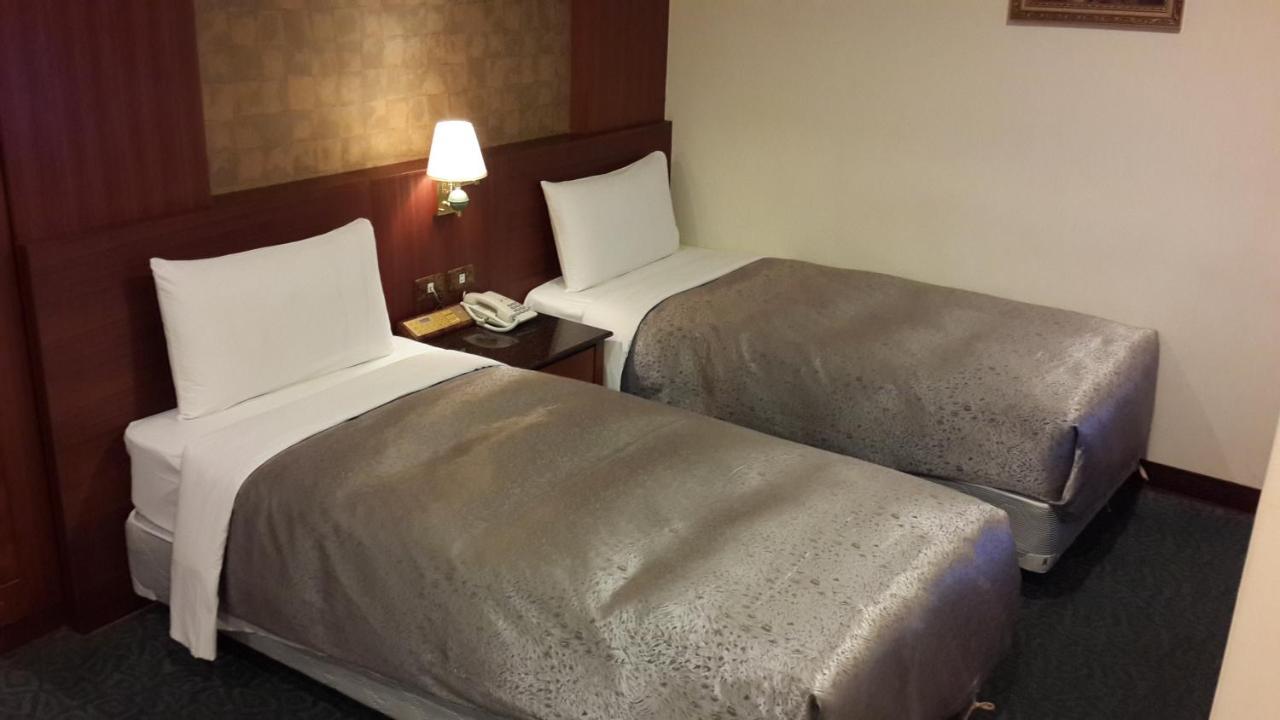 Jing Jing Holiday Hotel Kaohsiung Exterior foto